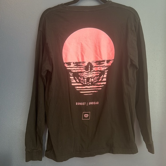 *Host Pick* Preloved chomp black long sleeve shirt - Picture 2 of 4